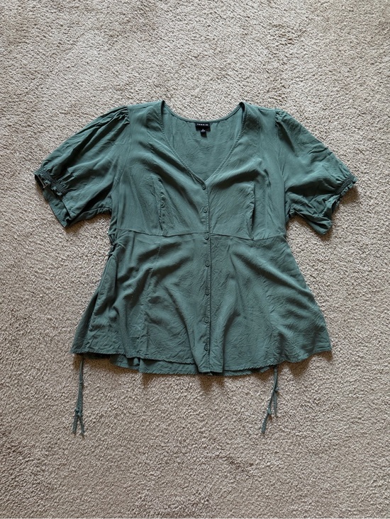 torrid Tops - torrid ~ Green Washable Challis Side Tie Short Sleeve Top ~ Size 2 (2X/18-20)